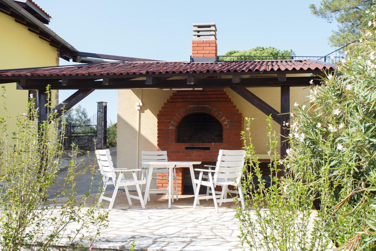Suntime Apartment Tivat Exterior foto